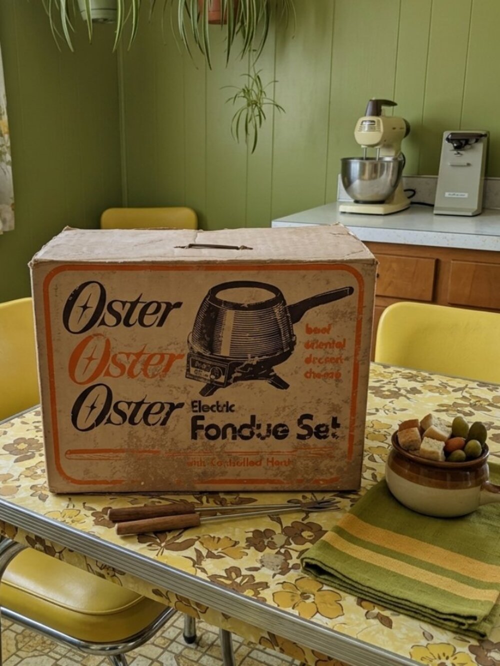 Vintage Oster Electric Fondue Set Model 682-L Harvest Gold with Box